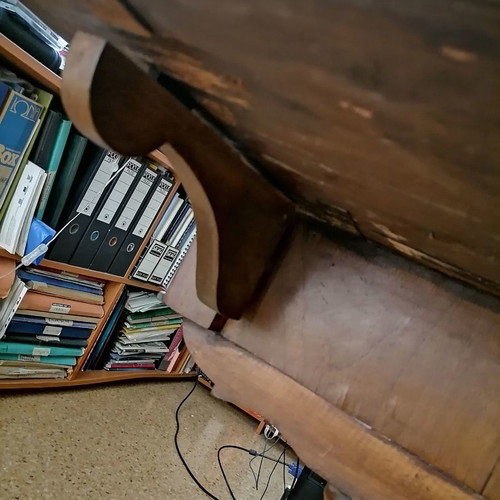 Wooden classic desk used with drawers and marquetry decoration