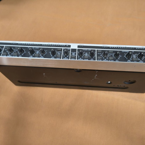 Behringer Composer Pro MDX 2200 dual-channel compressor limiter gate used