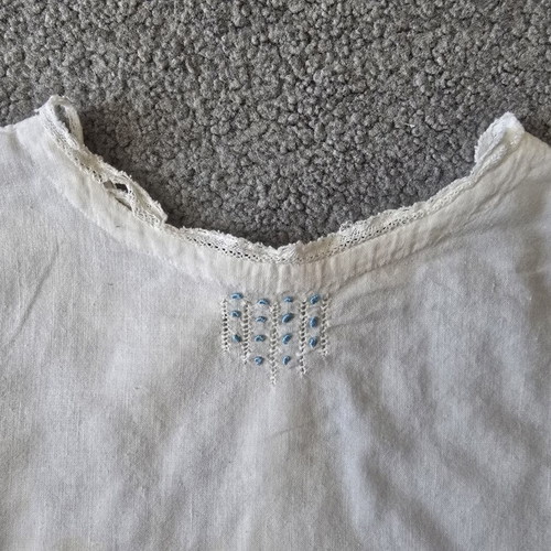 Vintage baby blouse tied used, embroidered cotton