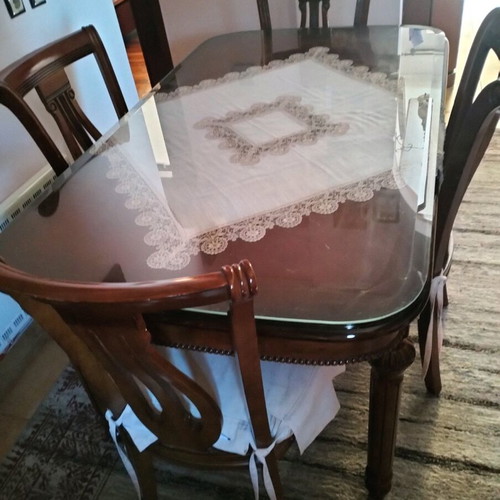 Dining set solid wood with 6 chairs like new
