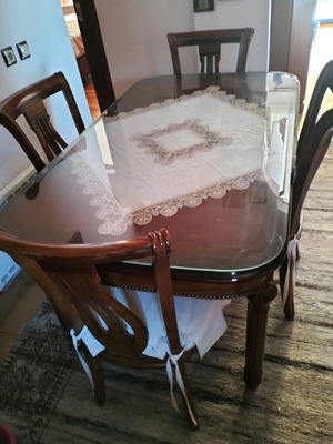 Dining set solid wood with 6 chairs like new