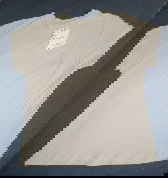 Μπεζ μονόχρωμο t-shirt •M•