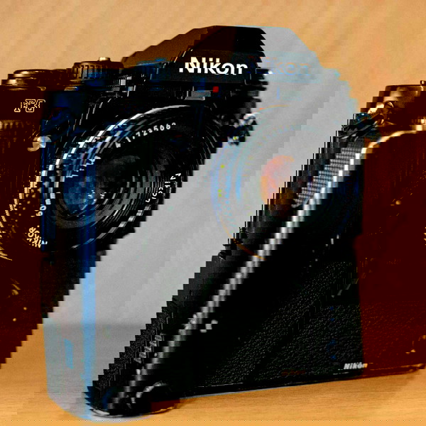 Nikon F3 me fako 50mm f1.8 ke moter MD-4, aristi !!!