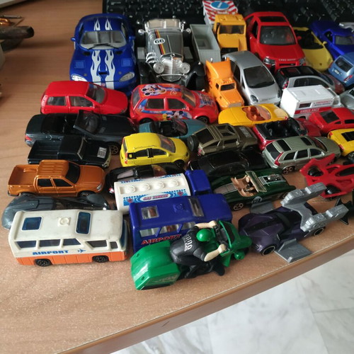 Iron toy cars like new, pack of 57 with engines