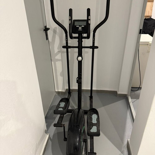 York Active 110 magnetic elliptical machine used, cross trainer