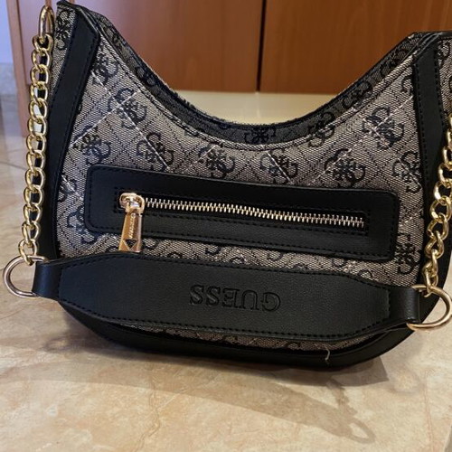 Guess shoulder bag, lightweight and practical
