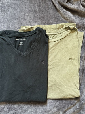 American Eagle T-shirts used, black V-neck and green round neck, pack of 2