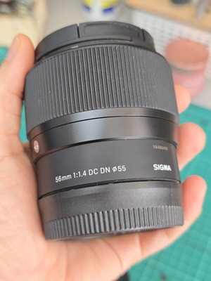 Sigma 56mm f/1.4 DC DN prime lens for Sony E Mount, like new