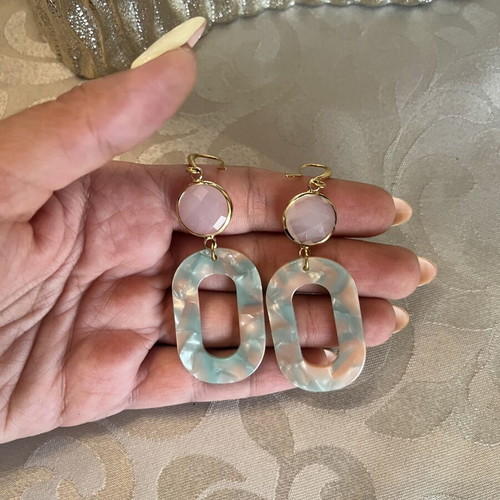 Dangling earrings in pink and turquoise shades