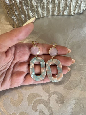 Dangling earrings in pink and turquoise shades