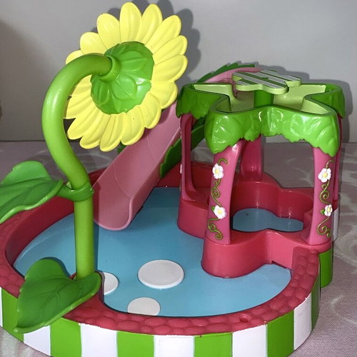 Strawberry Shortcake Splashin’ Petal Pool collectible playset used