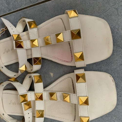 White sandals used with gold studs, size 39