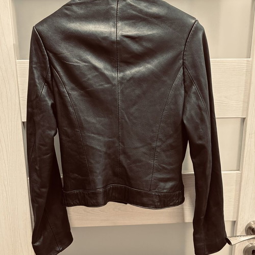 Women's fitted genuine leather jacket, size M, black