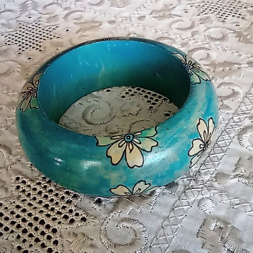 Handmade wooden turquoise bracelet with flowers, diameter 6.2 cm