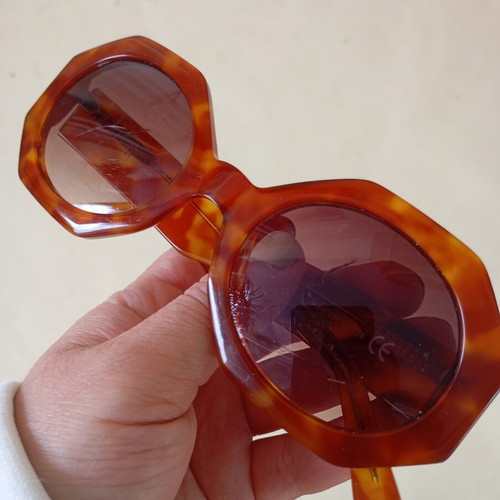 Tortoiseshell Sunglasses used with cracked lenses beige brown