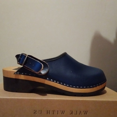 Comfort women's anatomical leather clogs size 39 blue like new