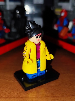 Jubilee φιγούρα Lego με κίτρινο παλτό, Marvel X-Men '97