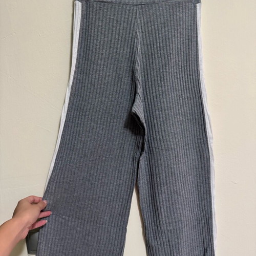 Rib Elastic Sports Pants below Knee Small with White Side Stripe like new