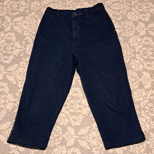 Capri jeans with rhinestones like new, size Medium, blue