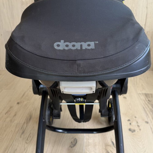 Doona Car Seat & Stroller i-Size with Isofix used, Nitro Black with Isofix Base