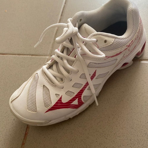 Mizuno volleyball shoes used, pink, size 38