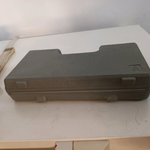 Επαναφορτιζόμενο ηλεκτρικό κατσαβίδι Skarmax 4.8V σαν καινούργιο με 8 καρυδάκια και 27 μύτες