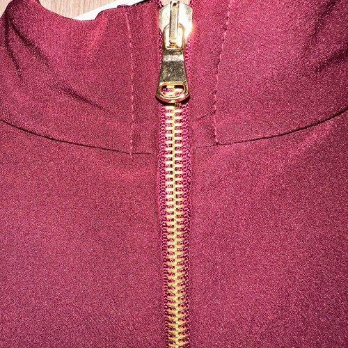 Bsb medium like new, burgundy with built-in cups