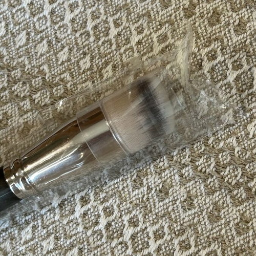 Mac Cosmetics Brush 170 new, oval shape for creams and liquids