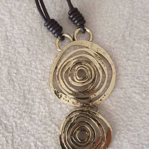 Necklace with 3 spiral designs new, black and gold