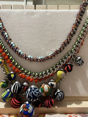 Κολιέ boho Zara σαν καινούργιο, τρεις πολύχρωμες σειρές