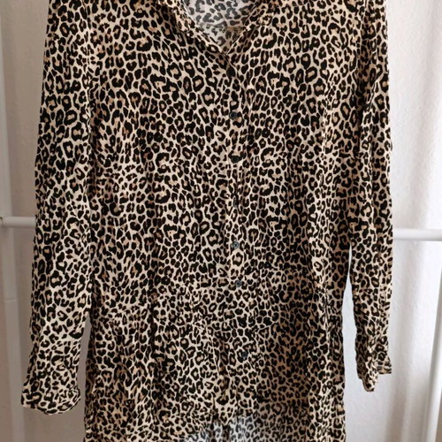 Janina women's long leopard shirt Small like new