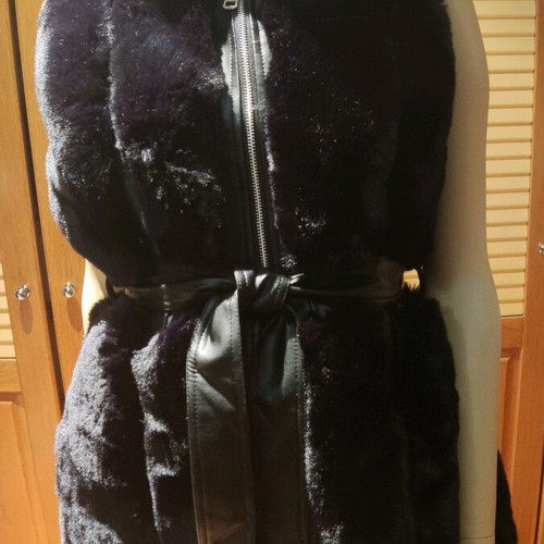 Faux fur γιλέκο με ζώνη και κουκούλα Celestino νέο, μέγεθος Μ