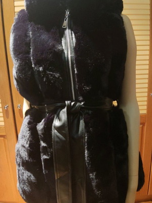 Faux fur γιλέκο με ζώνη και κουκούλα Celestino νέο, μέγεθος Μ