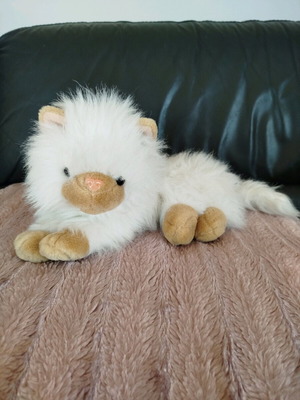 Plush cat like new