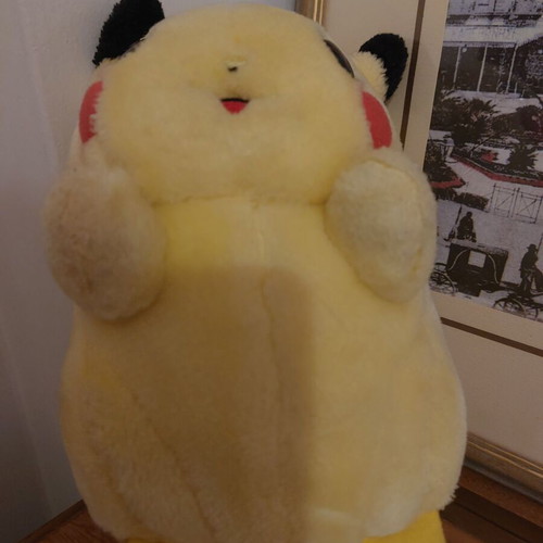 Vintage Pikatsou plush toy used, excellent condition