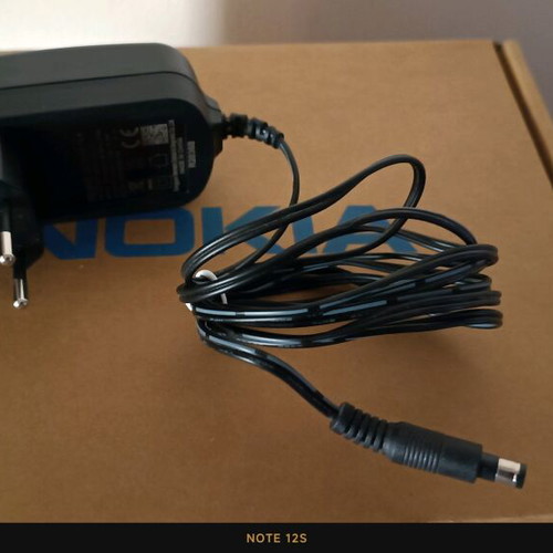 Router for fiber optic use like new, dual band, complete with cables