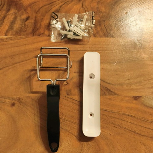 Baking pan/frying pan holder with wall mount new