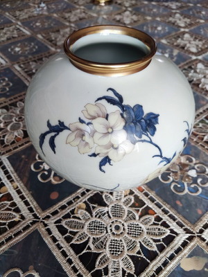 Rosenthal spherical porcelain vase Rothenburg decorative design like new