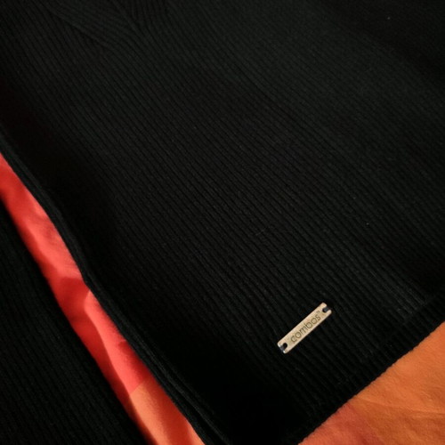 Combos Knitwear Μαύρο Πλεκτό Top Σαν Καινούργιο, Με Έξω Τους Ώμους