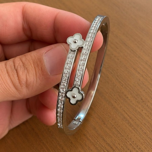 Women's Silver Clover Bracelet with Zircon, Luxury Style, New