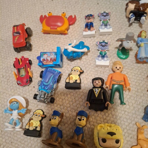 Kinder toy figures