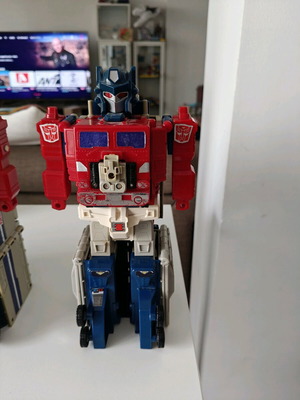 G1 Power Master Optimus Prime figure used, some discoloration, missing guns