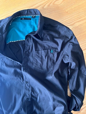 Volcom vintage black long-sleeve shirt XL like new
