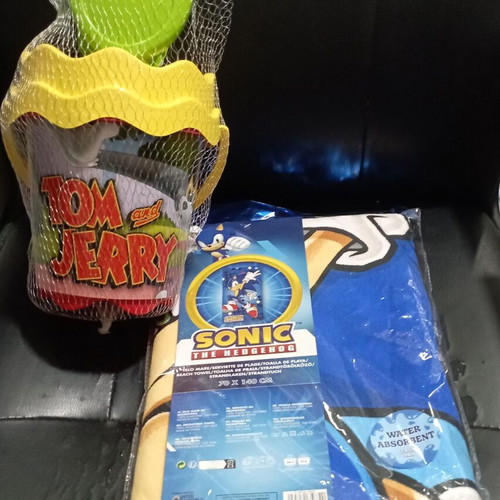 Sonic beach towel children's new with bucket
