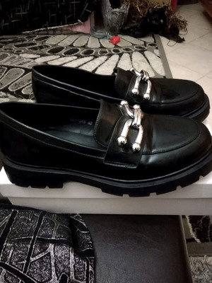 Loafers black like new, size 40