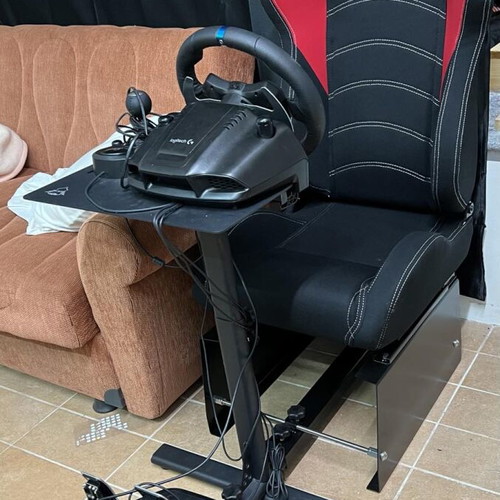 Logitech G29 Driving Force wheel like new with seat for PS3, PS4, PS5
