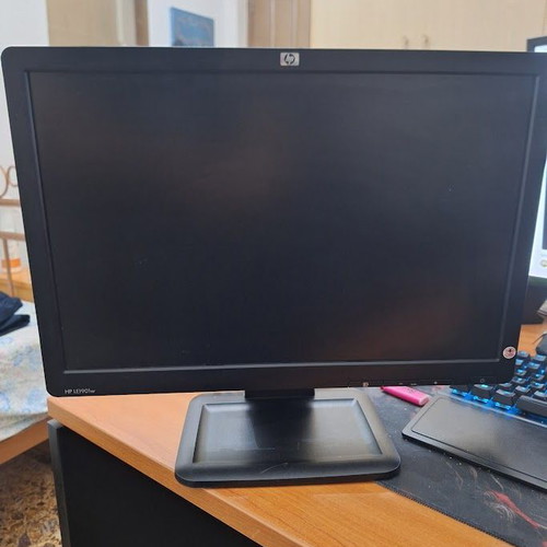 HP LE1901w 19" LCD Monitor like new with cables
