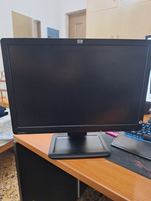 HP LE1901w 19" LCD Monitor like new with cables