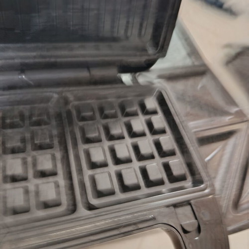 Silver Crest sandwich maker and waffle iron new with removable plates