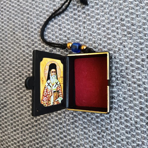 Small box with Saint Nektarios image, like new